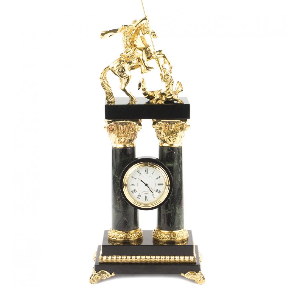 Интерьерные часы "Святой Георгий" на столбах  камень офиокальцит бронза фото 1 — 