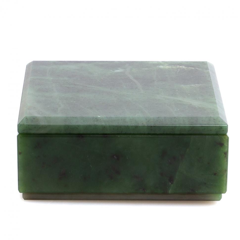 Шкатулка из саянского нефрита 10х10х4,2 см фото 1 — 