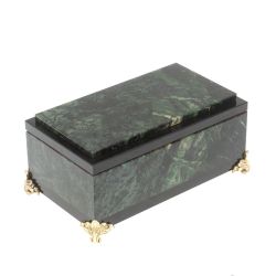 Ларец из нефрита на бронзовых ножках 17,5х9х10 см — 