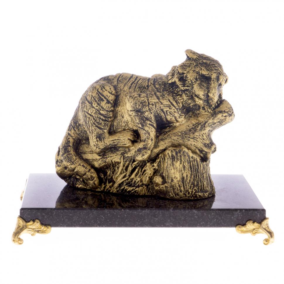 Фигурка "Тигр на бревне" на подставке из камня фото 1 — 