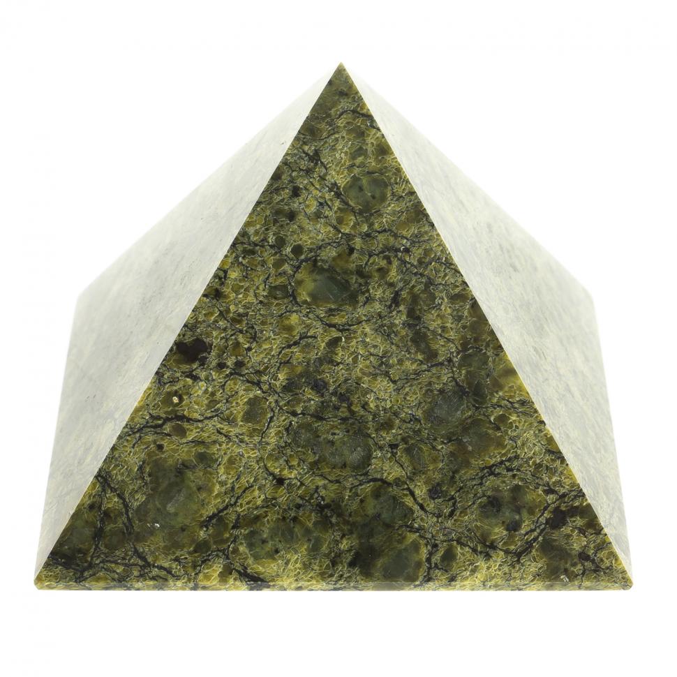 Пирамида 6,5х6,5х6 см камень змеевик фото 1 — 