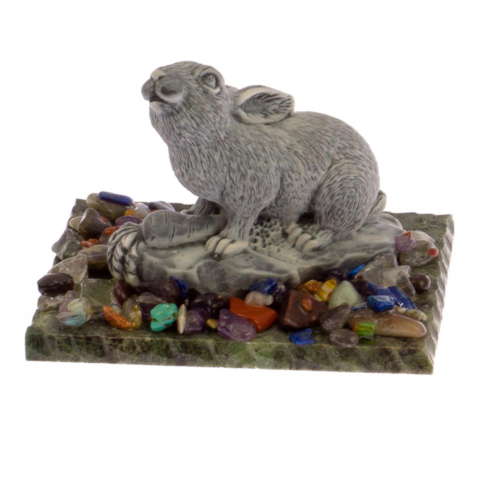 Сувенир "Кролик с морковкой" из мрамолита фото 1 — 