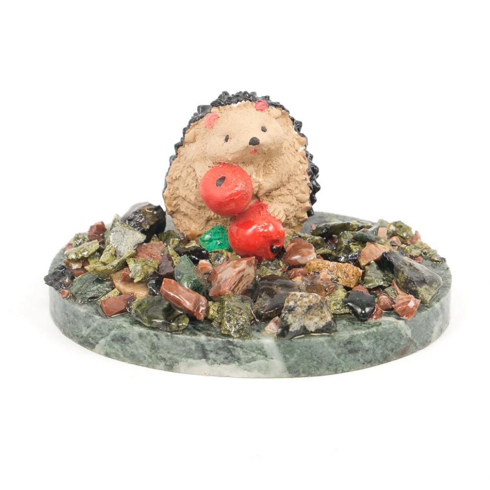 Сувенир из змеевика "Ежик с яблоками" фото 1 — 