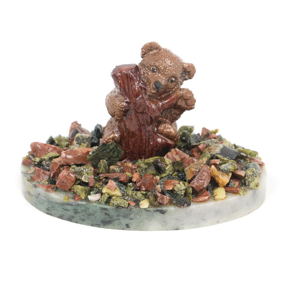 Сувенир "Медвежонок с пеньком" из змеевика фото 1 — 