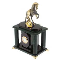 Часы &quot;Конь с попоной&quot; из шабровского змеевика — 