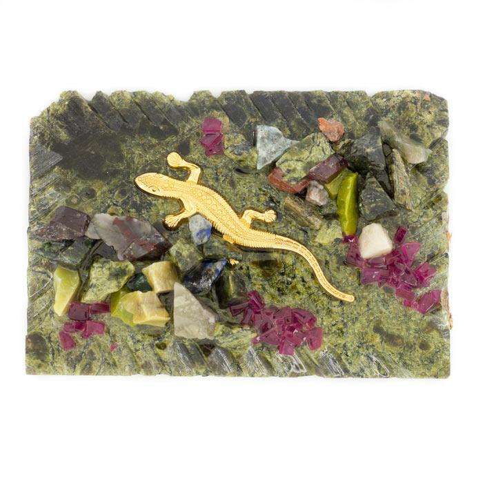 Магнит из змеевика с камушками фото 1 — 