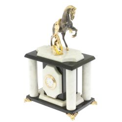 Часы &quot;Конь с попоной&quot; из мрамора — 