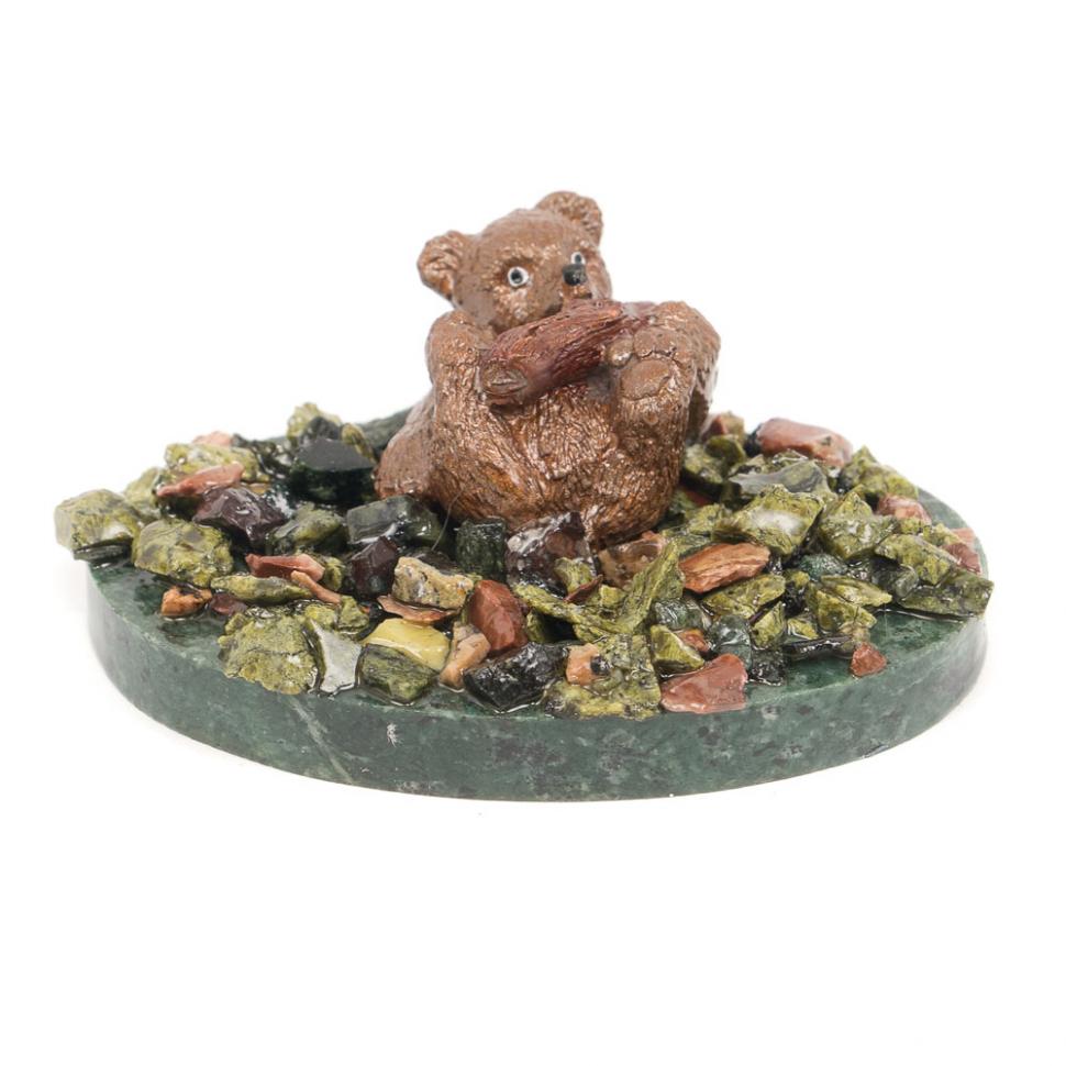 Сувенир "Медвежонок с поленом" на змеевике фото 1 — 