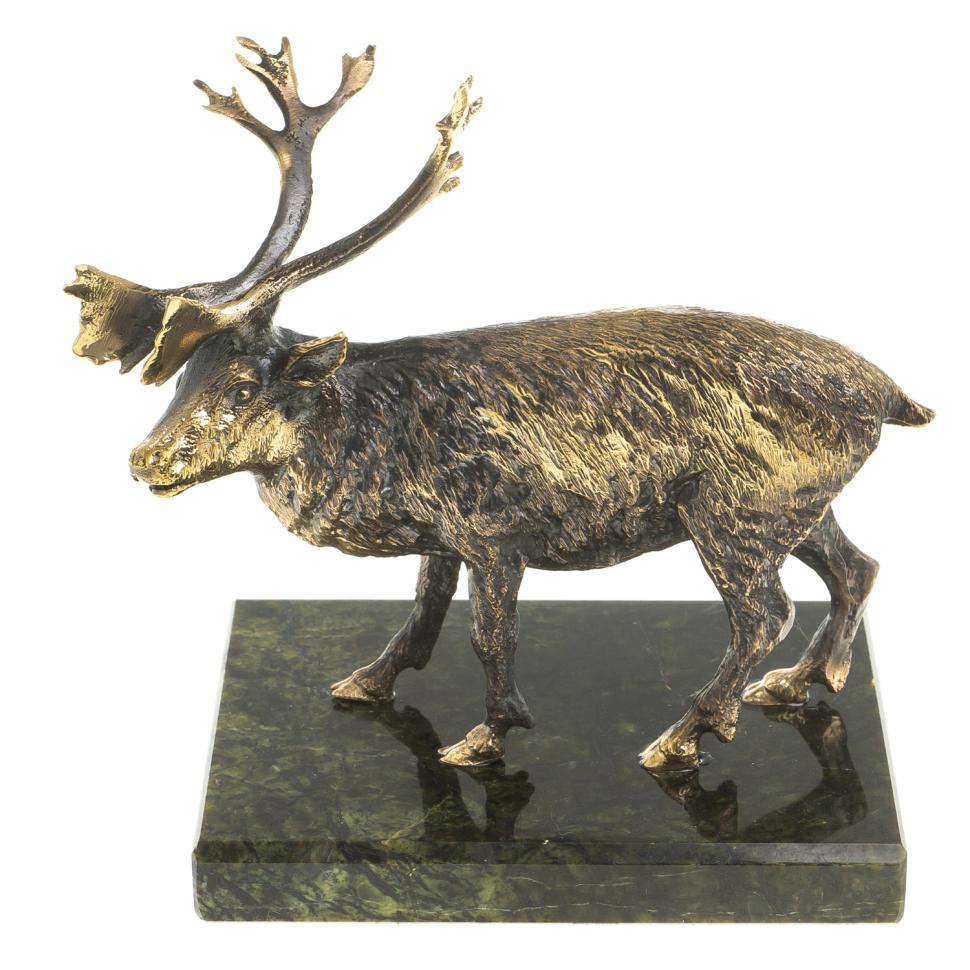 Бронзовая статуэтка "Северный олень" на подставке из камня змеевик фото 1 — 