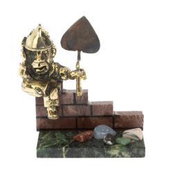 Сувенирная статуэтка &quot;Гном Строитель&quot; из бронзы и камня — 