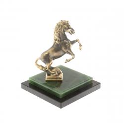 Лошадка из бронзы на подставке из нефрита — 