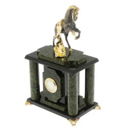 Часы &quot;Конь с попоной&quot; из баженовского змеевика — 