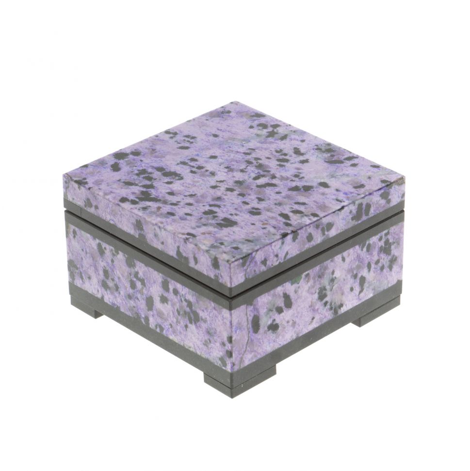 Шкатулка из чароита 8х8х5 см фото 1 — 