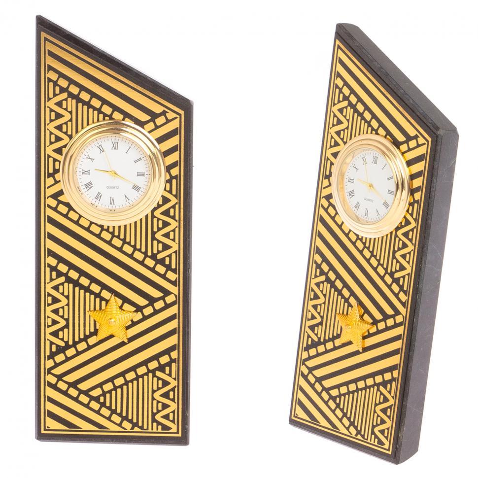 Часы "Погон генерал" цвет золото камень змеевик треугольные фото 1 — 