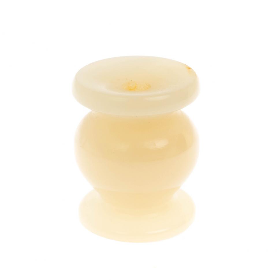 Подсвечник из медового оникса 3,5х3,5х4,5 см (1,4х2) фото 1 — 