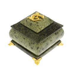 Шкатулка квадратная с ящерицей из змеевика 8,5х8,5х8 см — 