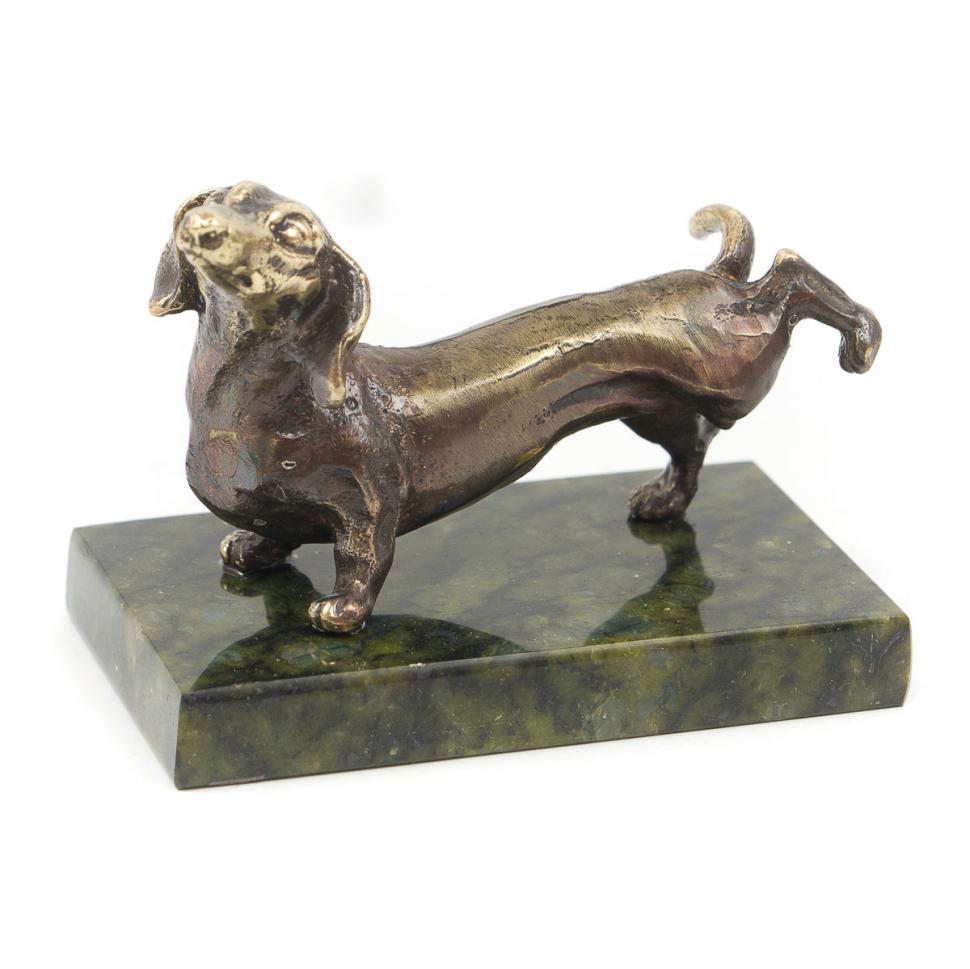Статуэтка из бронзы на подставке из змеевика "Такса" фото 1 — 