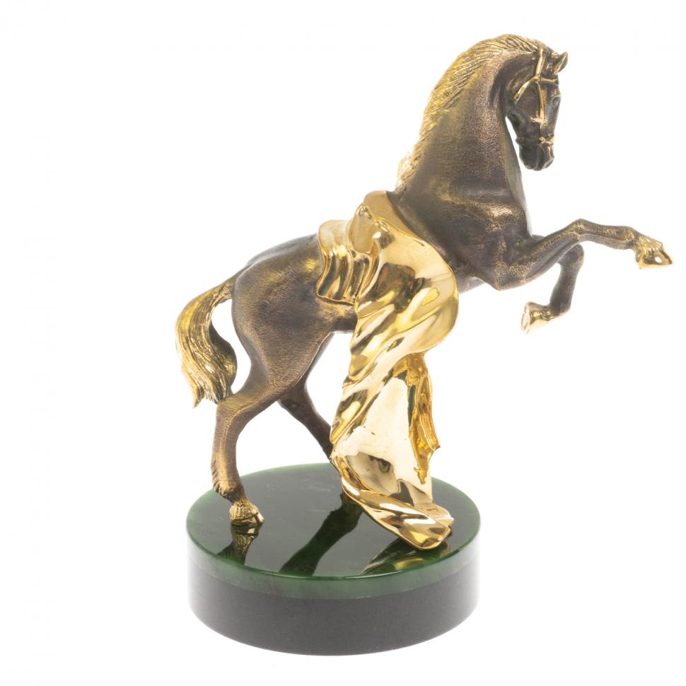 Статуэтка "Конь с попоной" на нефрите 8х8х17 см фото 1 — 