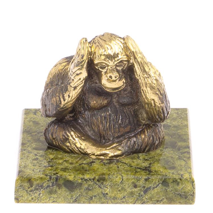 Обезьяна "Ничего не слышу" из змеевика фото 1 — 