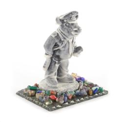 Сувенир &quot;Бык - гаишник&quot; из мрамолита на подставке из змеевика — 