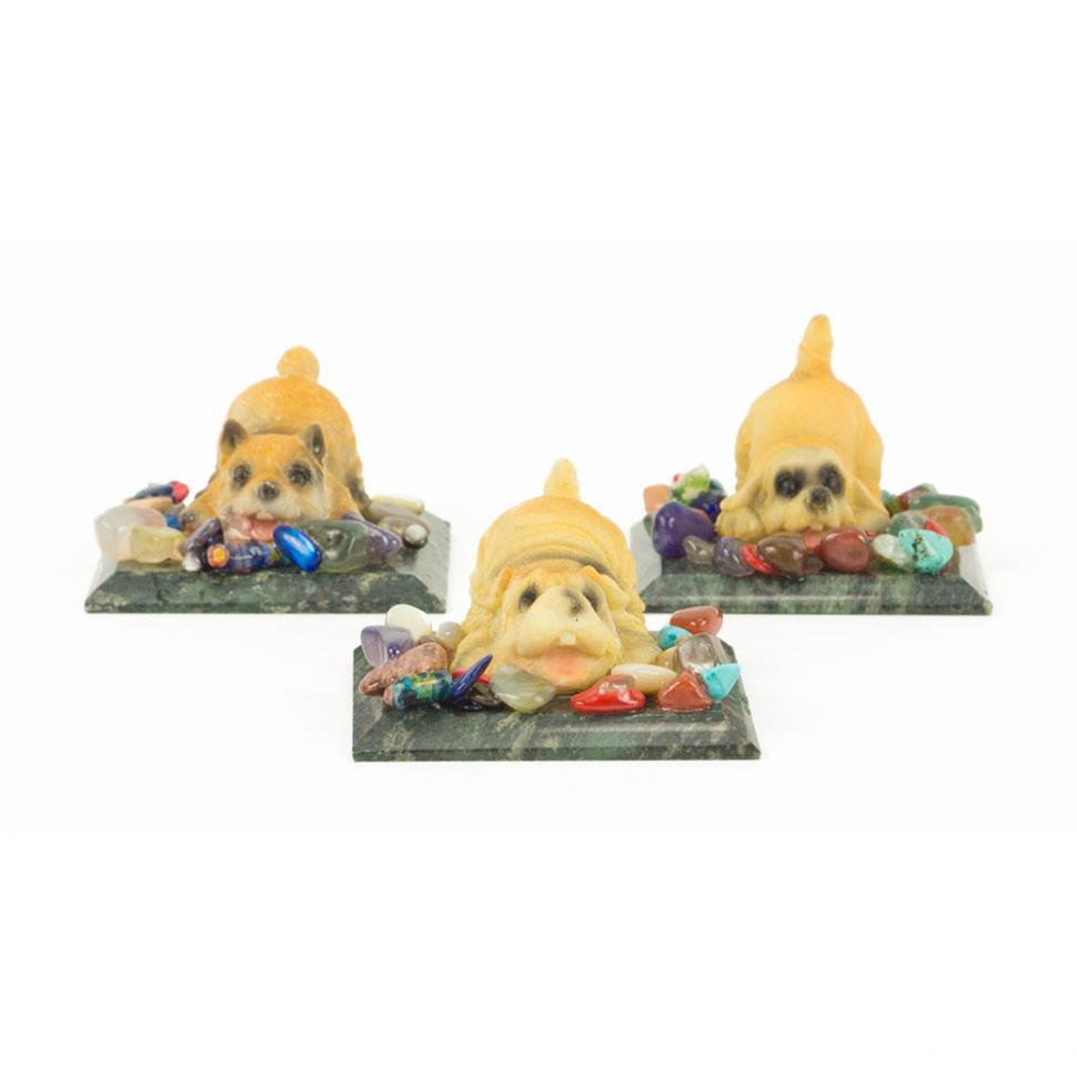 Сувенир "Собачка играет" змеевик самоцветы фото 1 — 