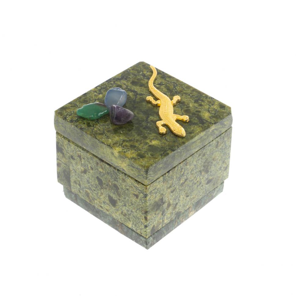 Шкатулка квадратная с ящерицей из змеевика 5,5х5,5х5,5 см фото 1 — 