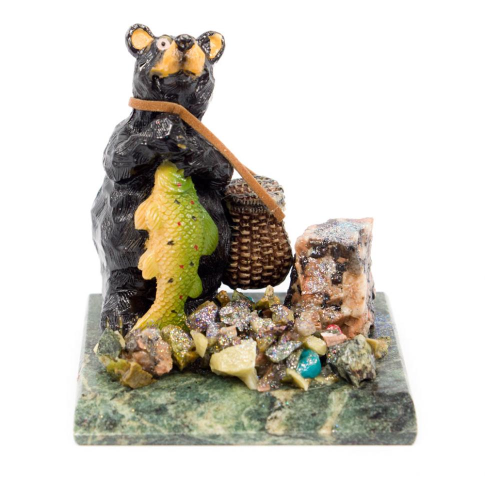 Сувенир "Медведь с рыбой малый" фото 1 — 