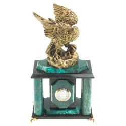 Часы настольные &quot;Орел на скале&quot; камень змеевик — 