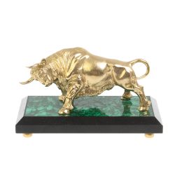 Бронзовая статуэтка &quot;Бык&quot; на подставке из малахита цвет золото — 