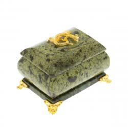 Шкатулка прямоугольная с ящерицей из змеевика 8,5х6х6,5 см — 