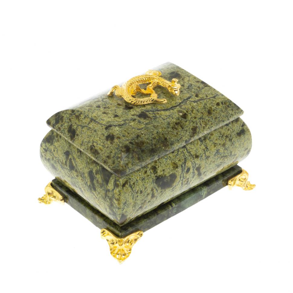 Шкатулка прямоугольная с ящерицей из змеевика 8,5х6х6,5 см фото 1 — 