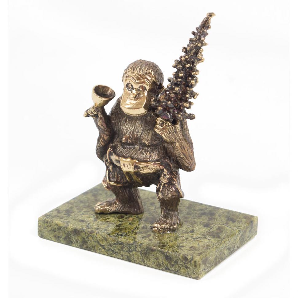 Статуэтка "Обезьяна с елкой и фужером" бронза змеевик фото 1 — 