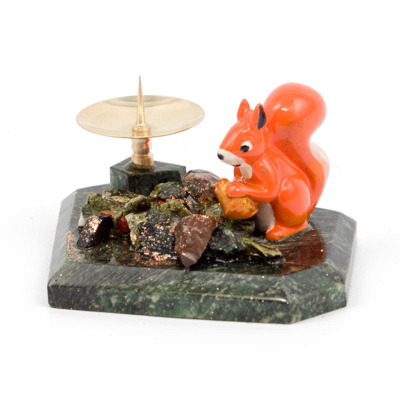 Подсвечник "Белка с орехом" из змеевика фото 1 — 