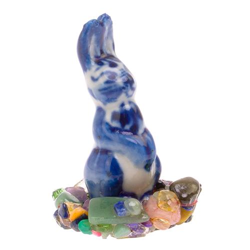 Сувенир фигурка "Зайчиха" на подставке из самоцветов фото 1 — 