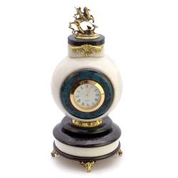 Часы &quot;Георгий Победоносец&quot; из мрамора и лабрадорита — 