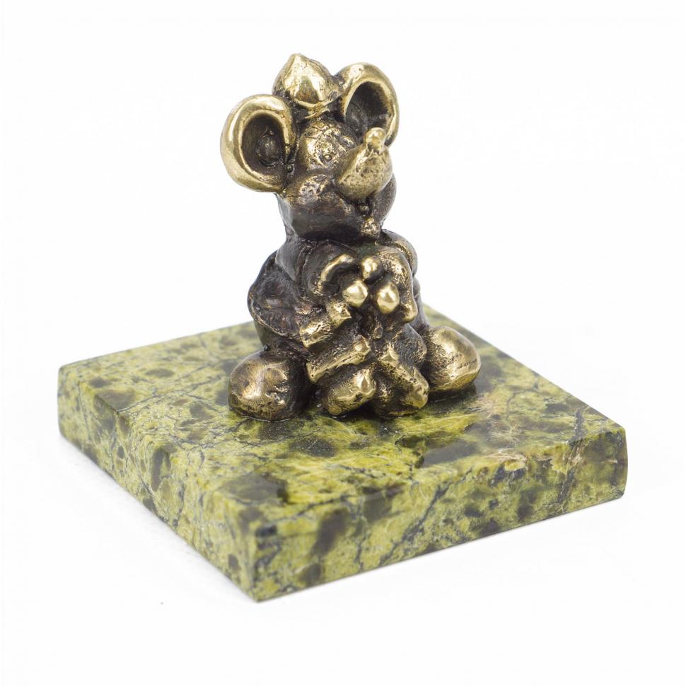 Статуэтка из бронзы на подставке из змеевика "Мышка толстая" фото 1 — 