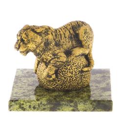 Фигурка &quot;Тигр на шаре&quot; на подставке из камня — 