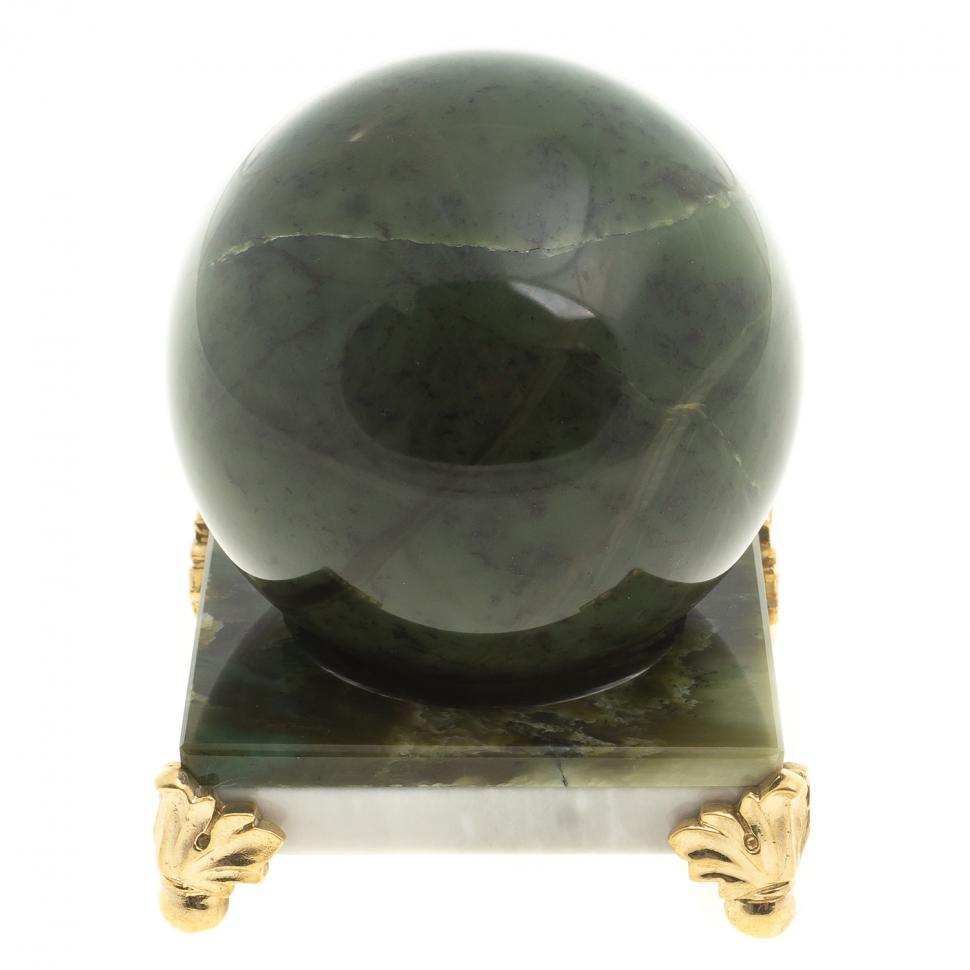 Шар из нефрита 8 см на подставке фото 1 — 