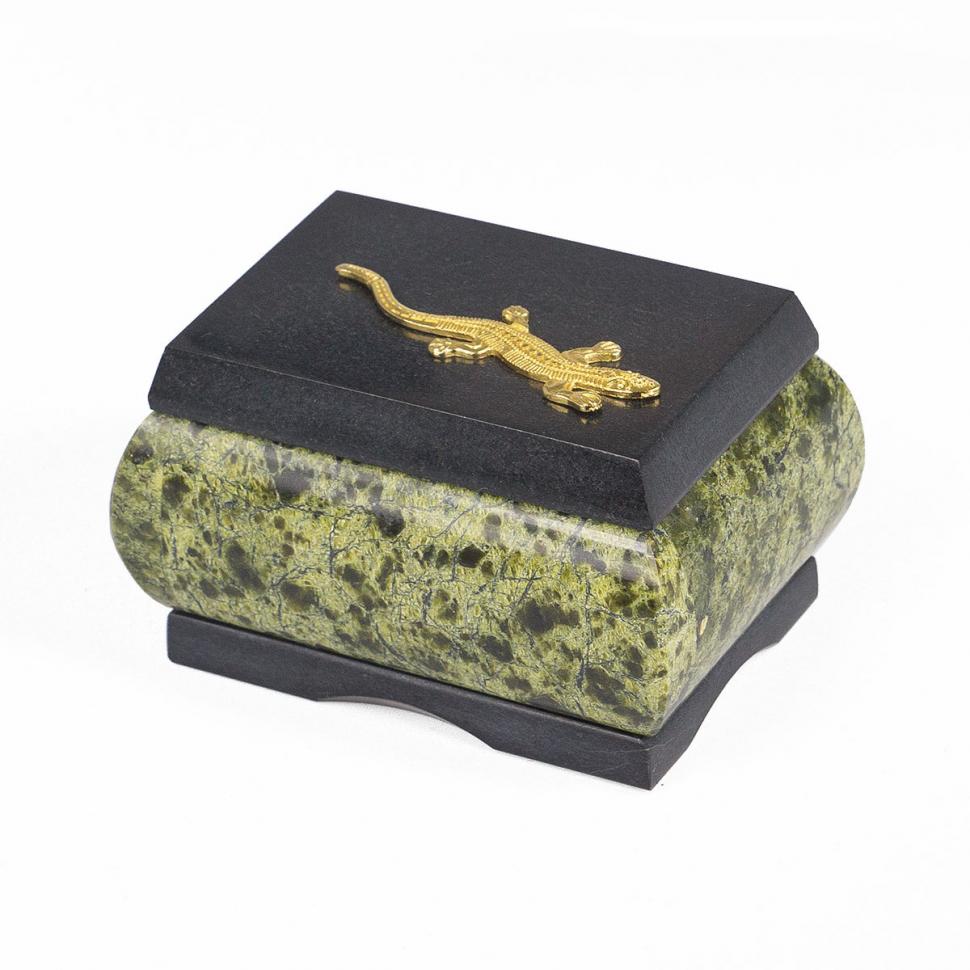 Каменная шкатулка с ящерицей змеевик 9х5,5х5 см фото 1 — 