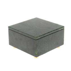 Шкатулка из нефрита на бронзовых ножках 8х8х4,8 см — 