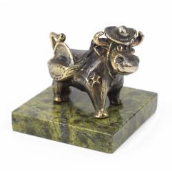 Статуэтка из бронзы и змеевика &quot;Бычок шериф&quot; — 