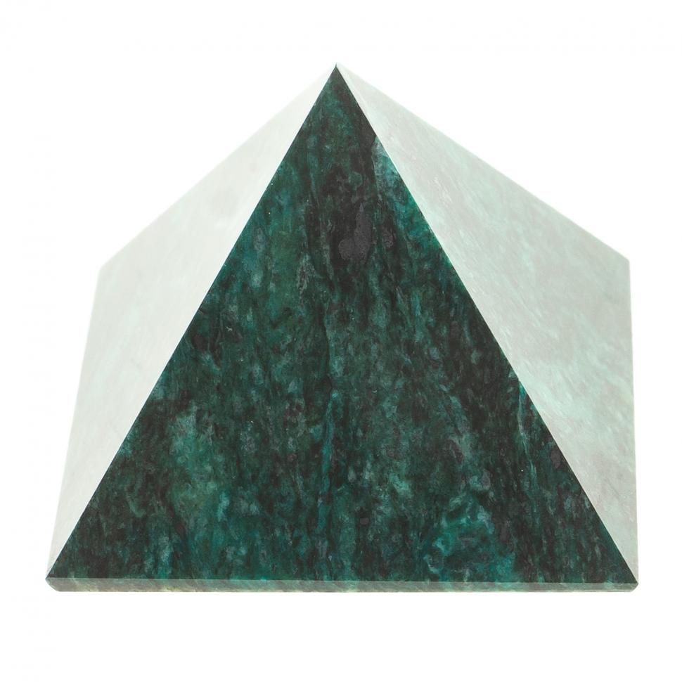 Пирамида 4х4х3,5 см камень змеевик фото 1 — 