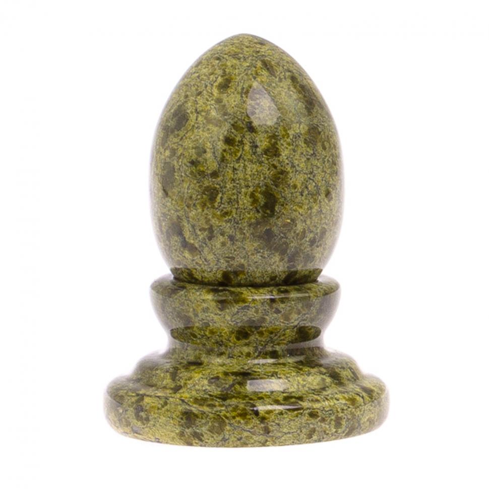Сувенир яйцо пасхальное на подставке из светло-зеленого змеевика фото 1 — 