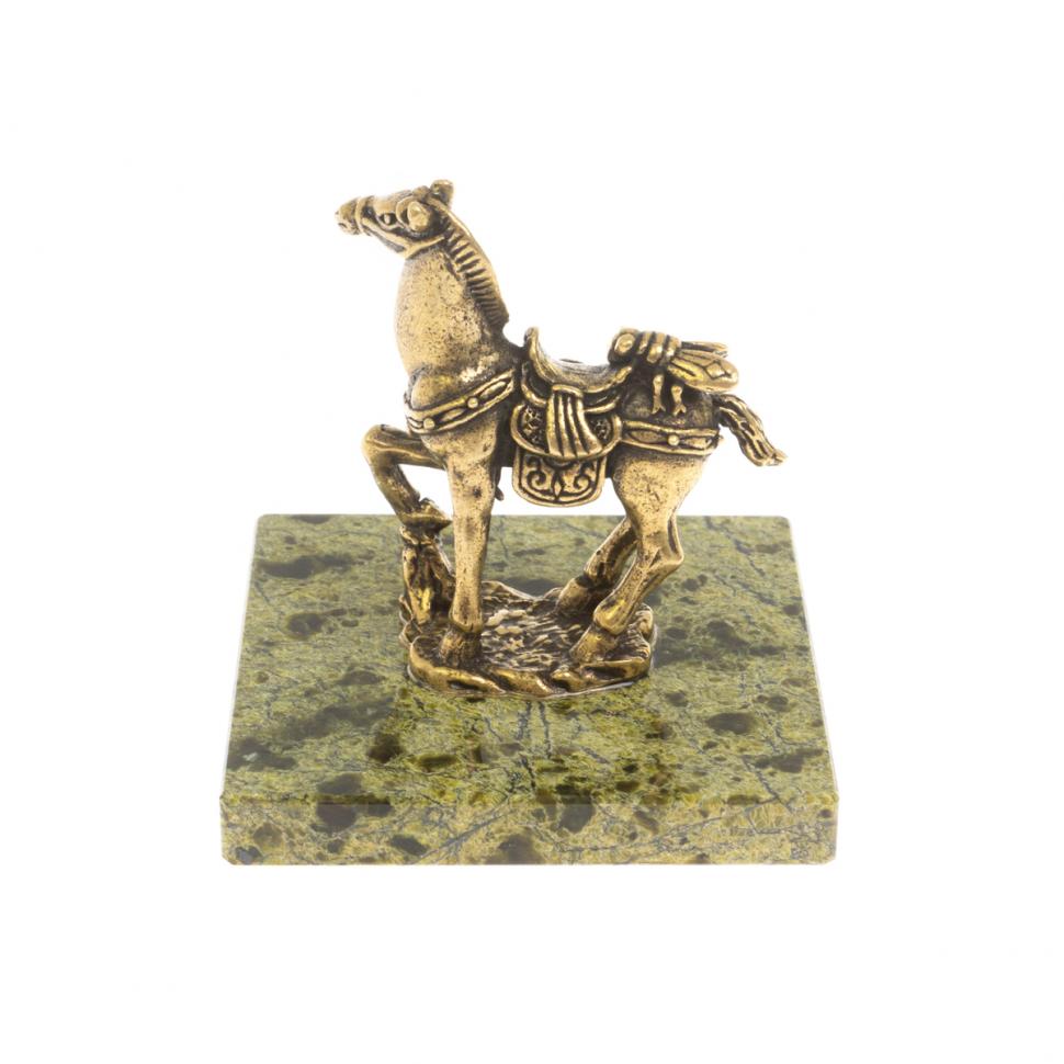 Статуэтка "Лошадь с мухой " из змеевика и бронзы 6х6х6 см фото 1 — 